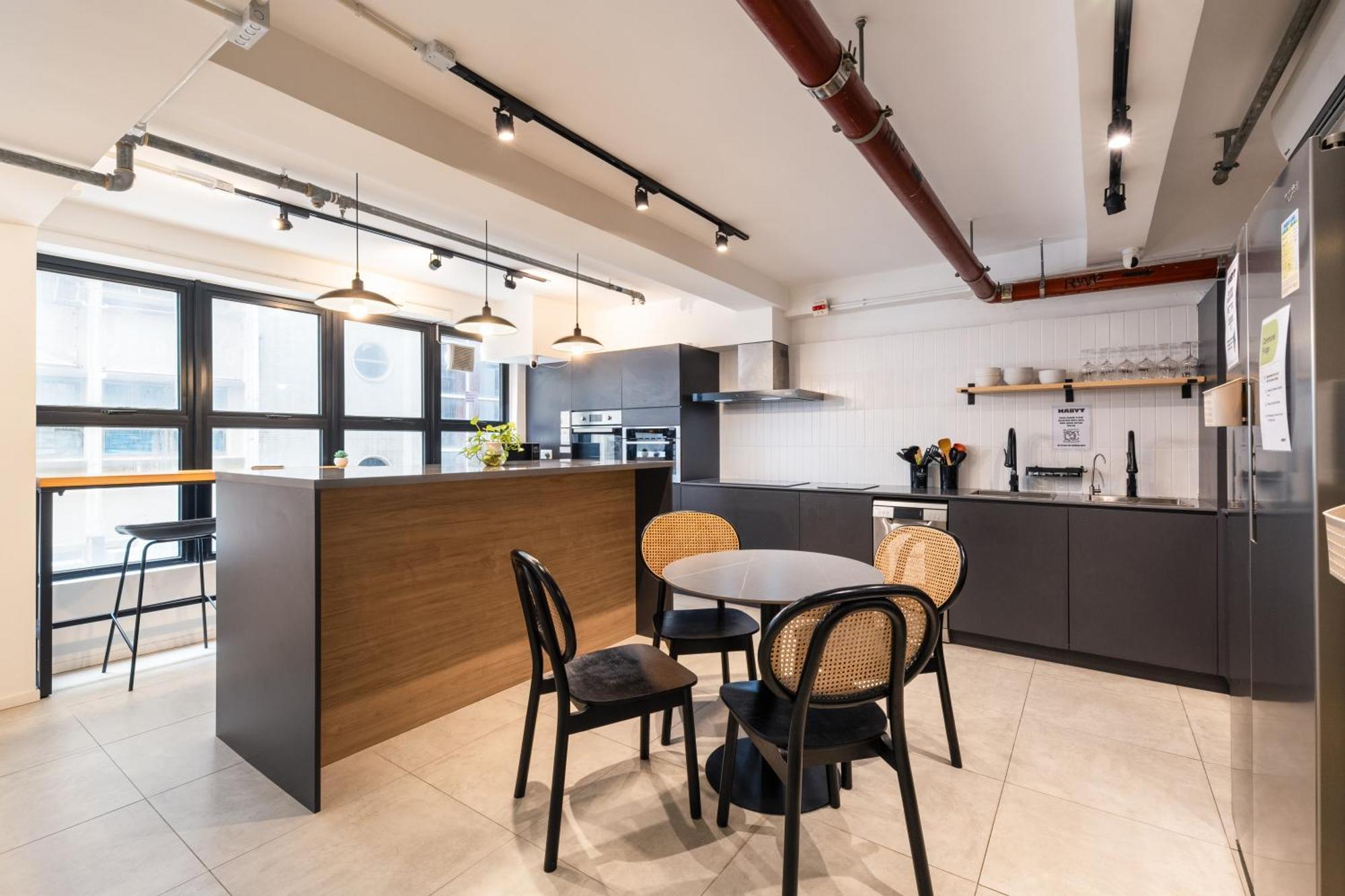 Habyt Austin Avenue Hong Kong Exterior photo